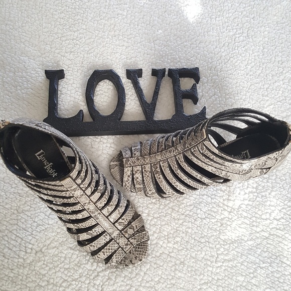 *FINAL CLEARANCE PRICING* Limelight Back Zip, Caged, Snakeskin Print, Heels - Picture 1 of 8